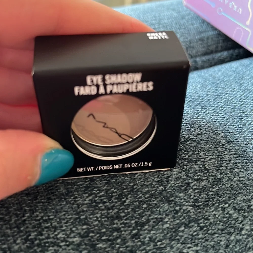Mac “ Oméga Matte” eyeshadow new in box